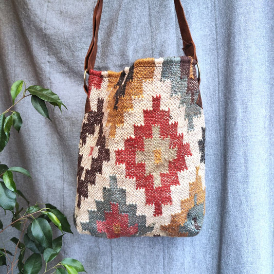 Borsa SURAT artigianale realizzato con KILIM e Cuoio – immagine1