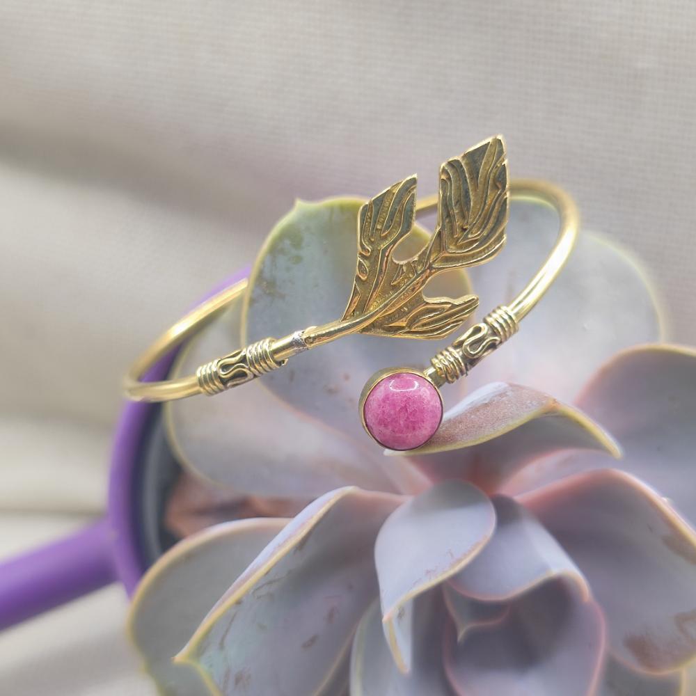 Bracciale rigido in ottone radice di rubino - NIRVANI