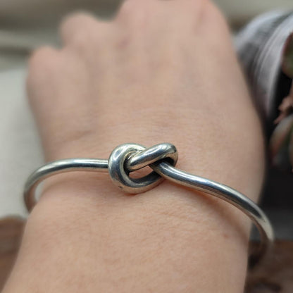 Bracciale rigido in argento 925 con nodo - BETTIAH