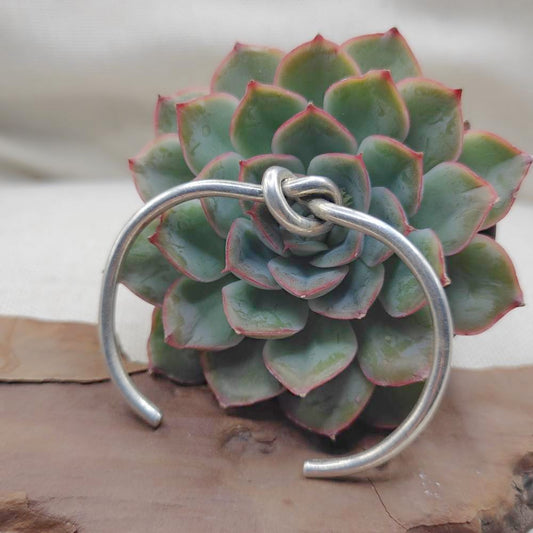 Bracciale rigido in argento 925 con nodo - BETTIAH