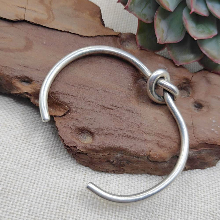 Bracciale rigido in argento 925 con nodo - BETTIAH