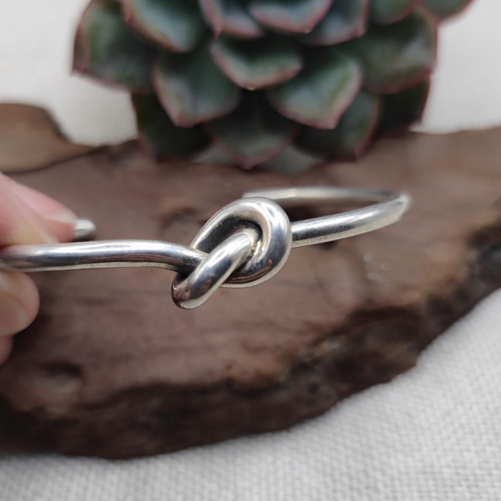 Bracciale rigido in argento 925 con nodo - BETTIAH