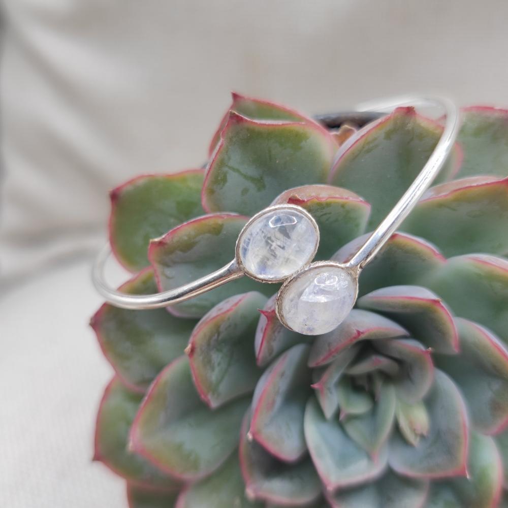 Bracciale aperto con pietra di luna in argento 925 - PATH