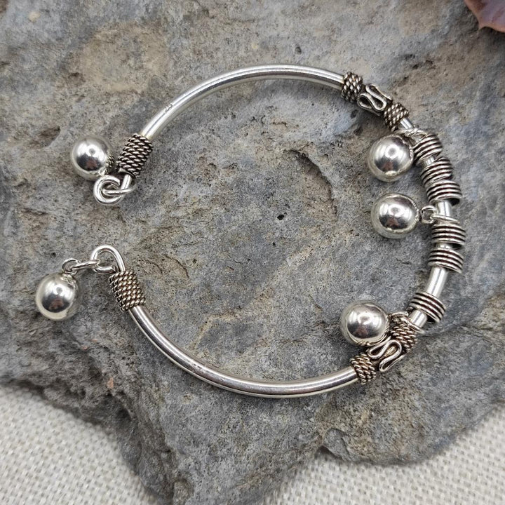 Bracciale etnico rigido aperto in argento 925 - KALINDI