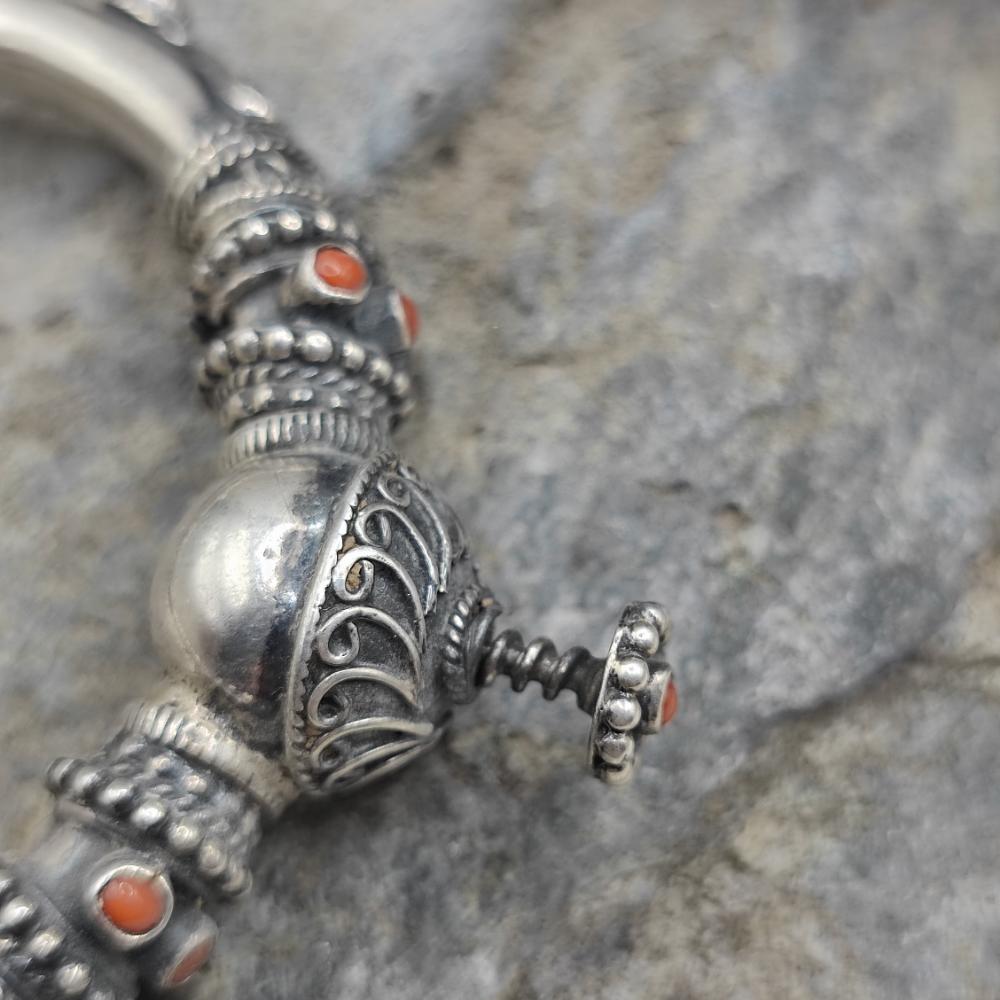 Bracciale etnico apribile con turchese in argento 925 - YAMIRA