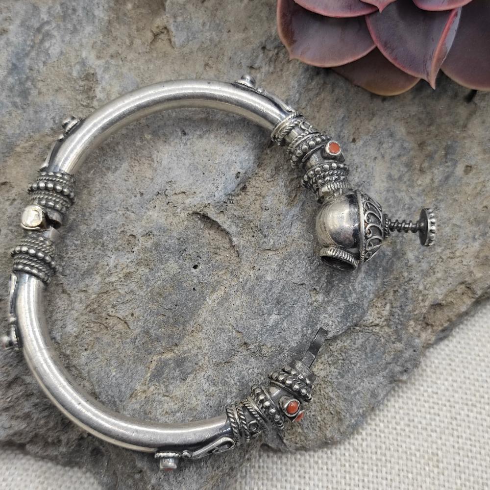 Bracciale etnico apribile con turchese in argento 925 - YAMIRA