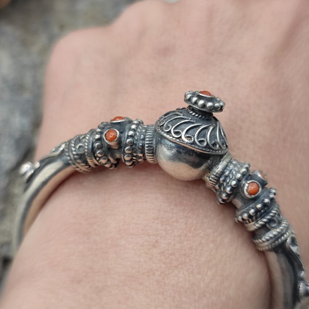Bracciale etnico apribile con turchese in argento 925 - YAMIRA