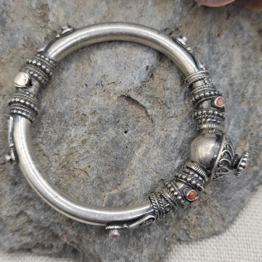 Bracciale etnico apribile con turchese in argento 925 - YAMIRA