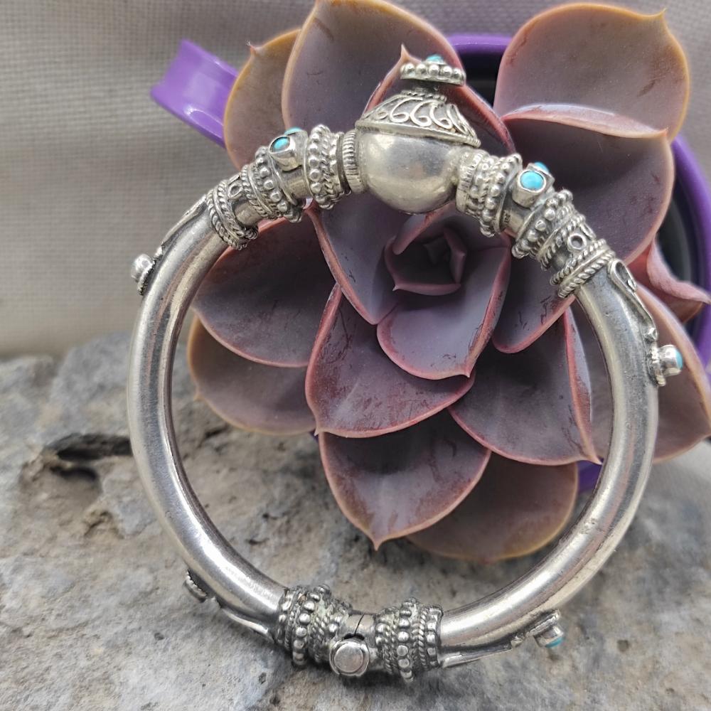 Bracciale etnico apribile con turchese in argento 925 - YAMIRA