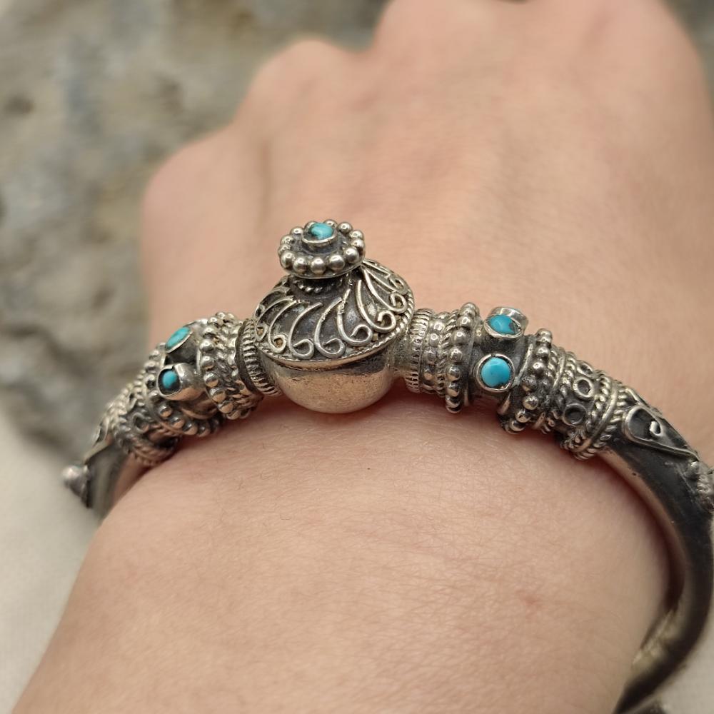 Bracciale etnico apribile con turchese in argento 925 - YAMIRA