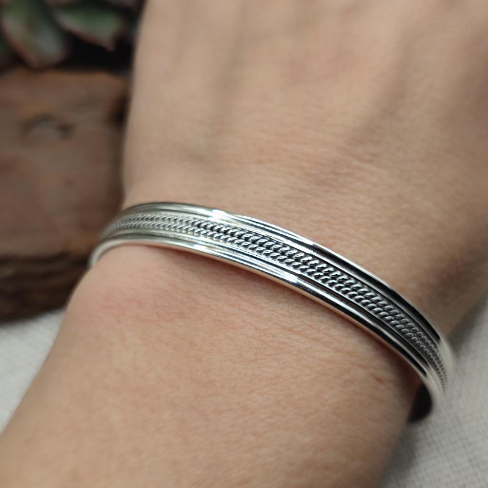 Bracciale etnico rigido aperto in argento 925 - BAPU