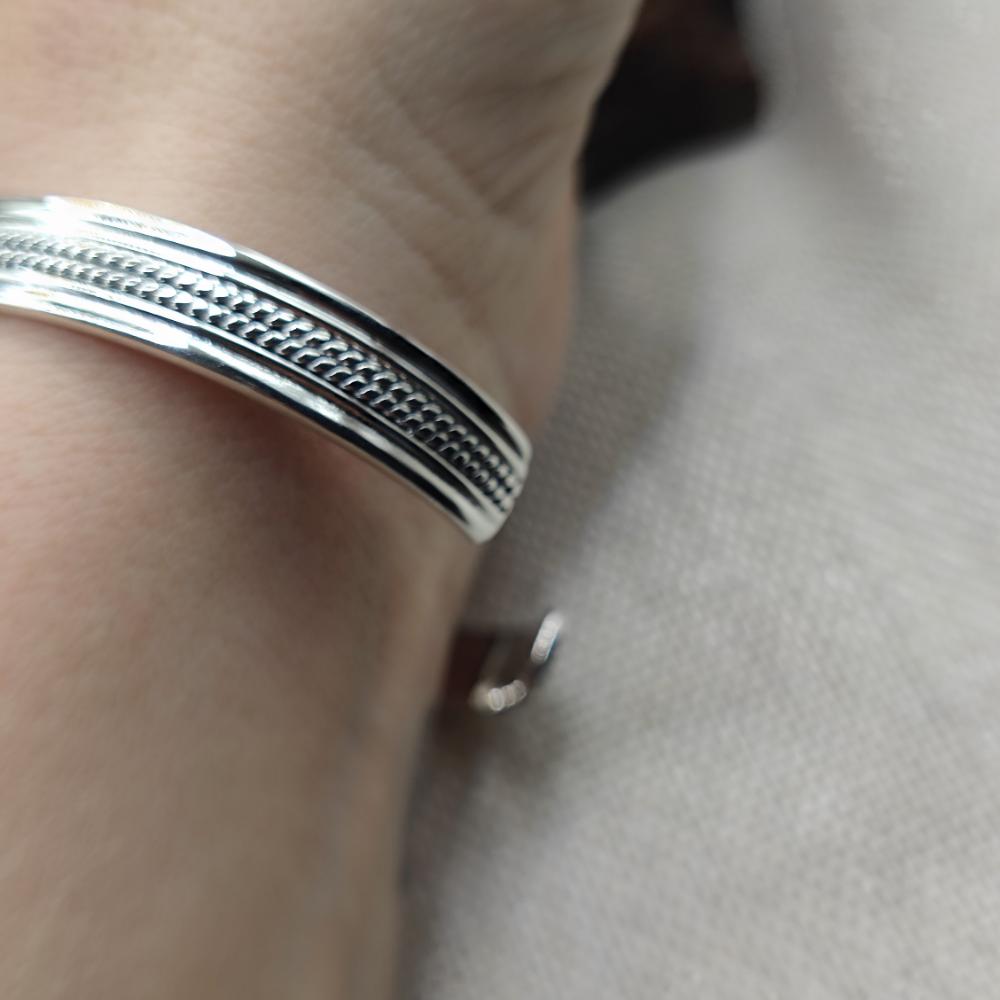 Bracciale etnico rigido aperto in argento 925 - BAPU