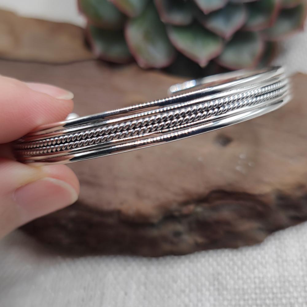 Bracciale etnico rigido aperto in argento 925 - BAPU