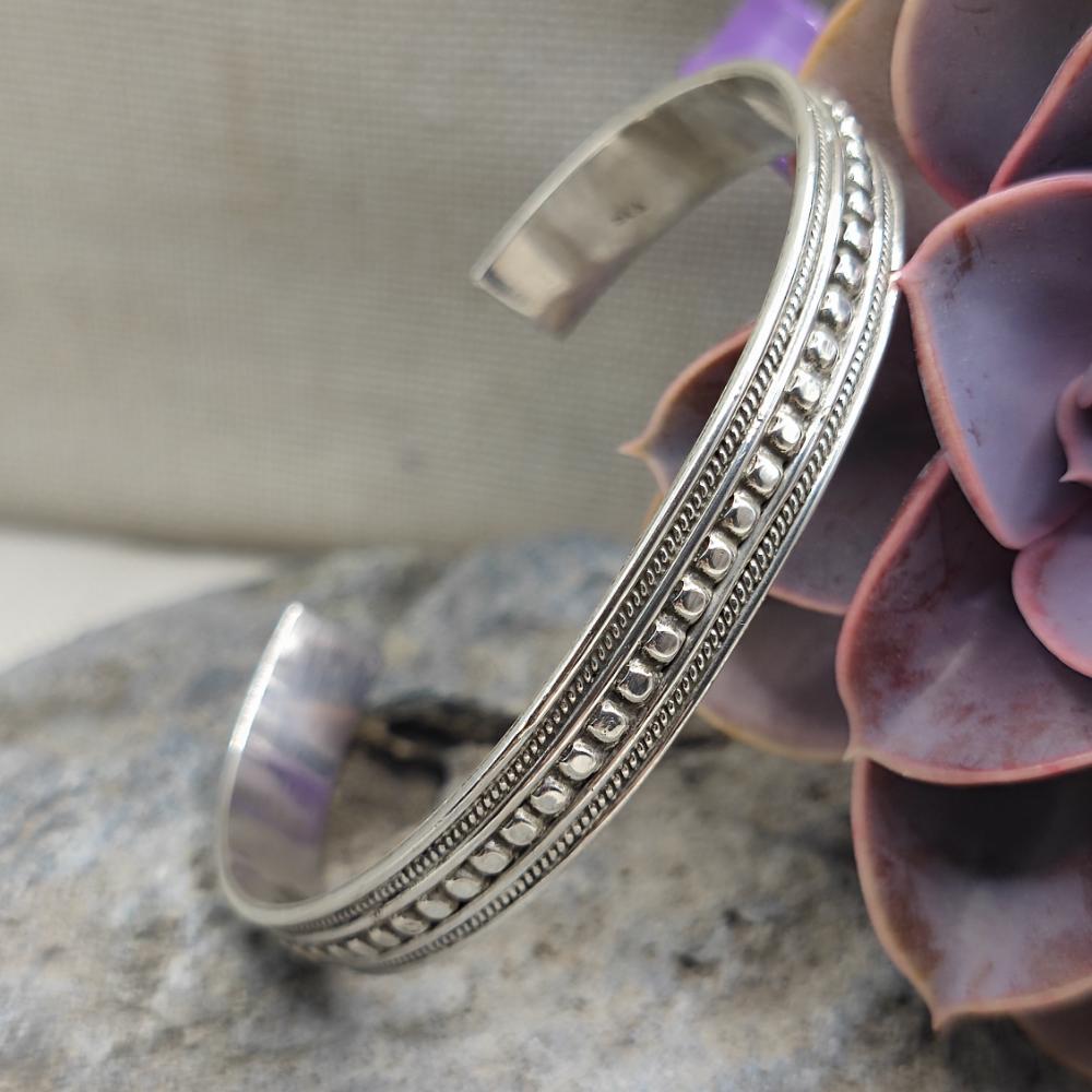 Bracciale etnico rigido aperto in argento 925 - ISHANIBLU