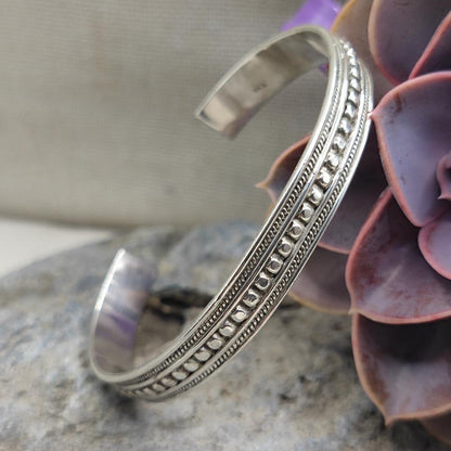 Bracciale etnico rigido aperto in argento 925 - ISHANIBLU