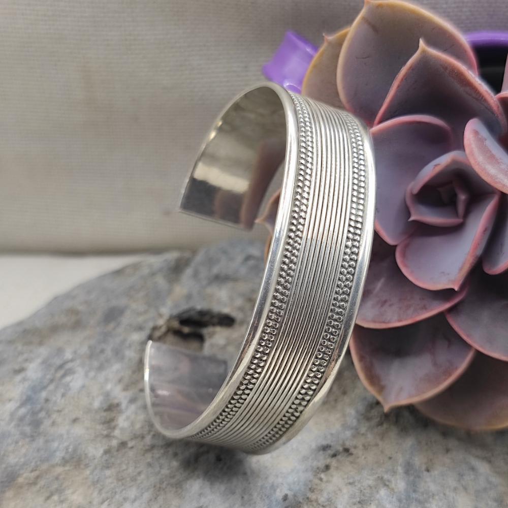 Bracciale etnico rigido aperto in argento 925 - NAYANTARA