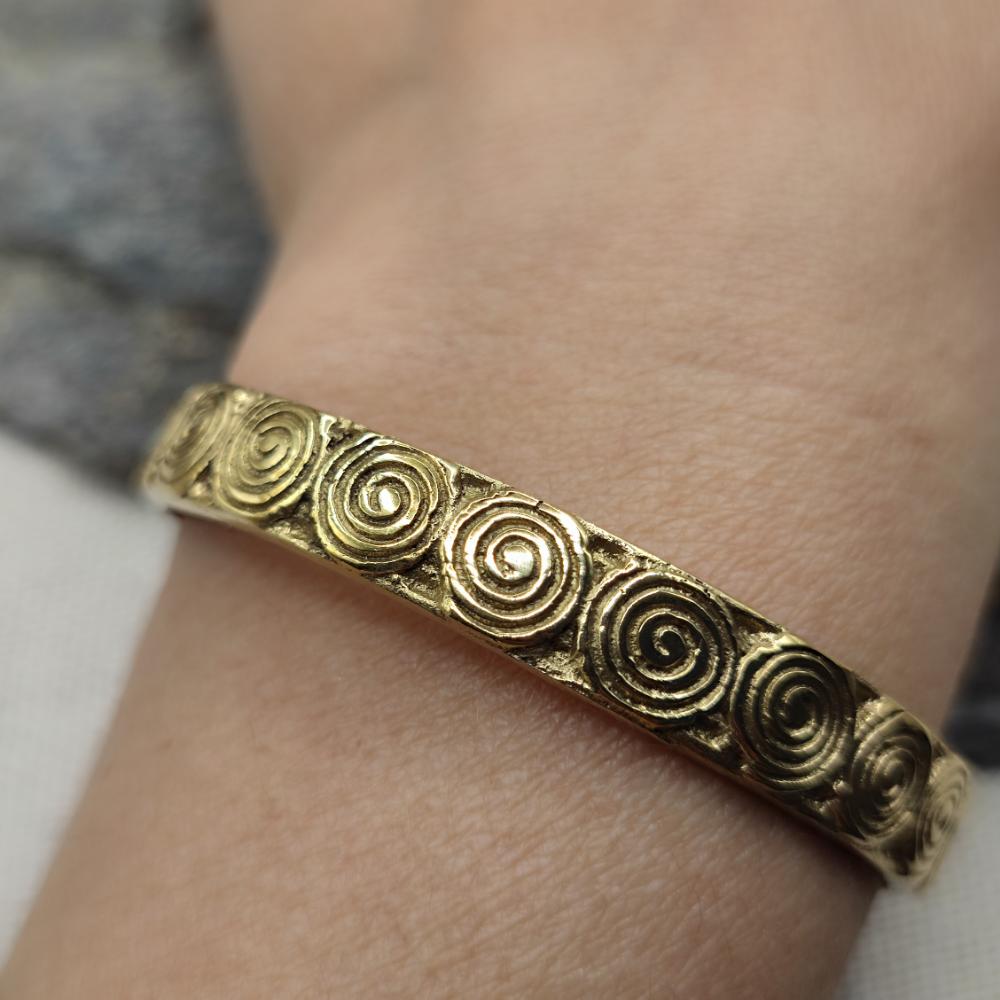 Bracciale etnico aperto rigido in ottone - HANA