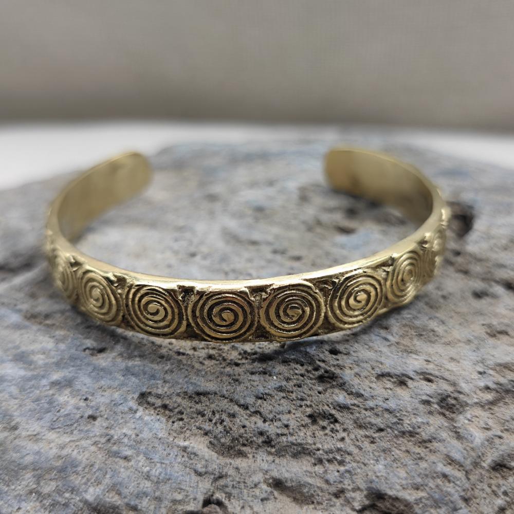 Bracciale etnico aperto rigido in ottone - HANA