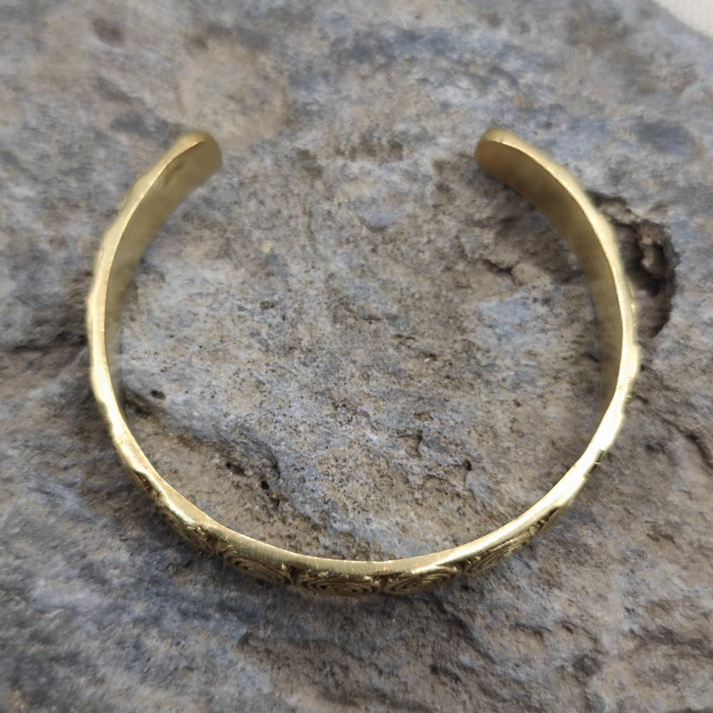 Bracciale etnico aperto rigido in ottone - HANA