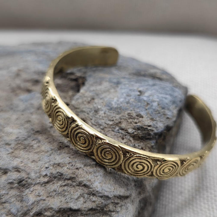 Bracciale etnico aperto rigido in ottone - HANA