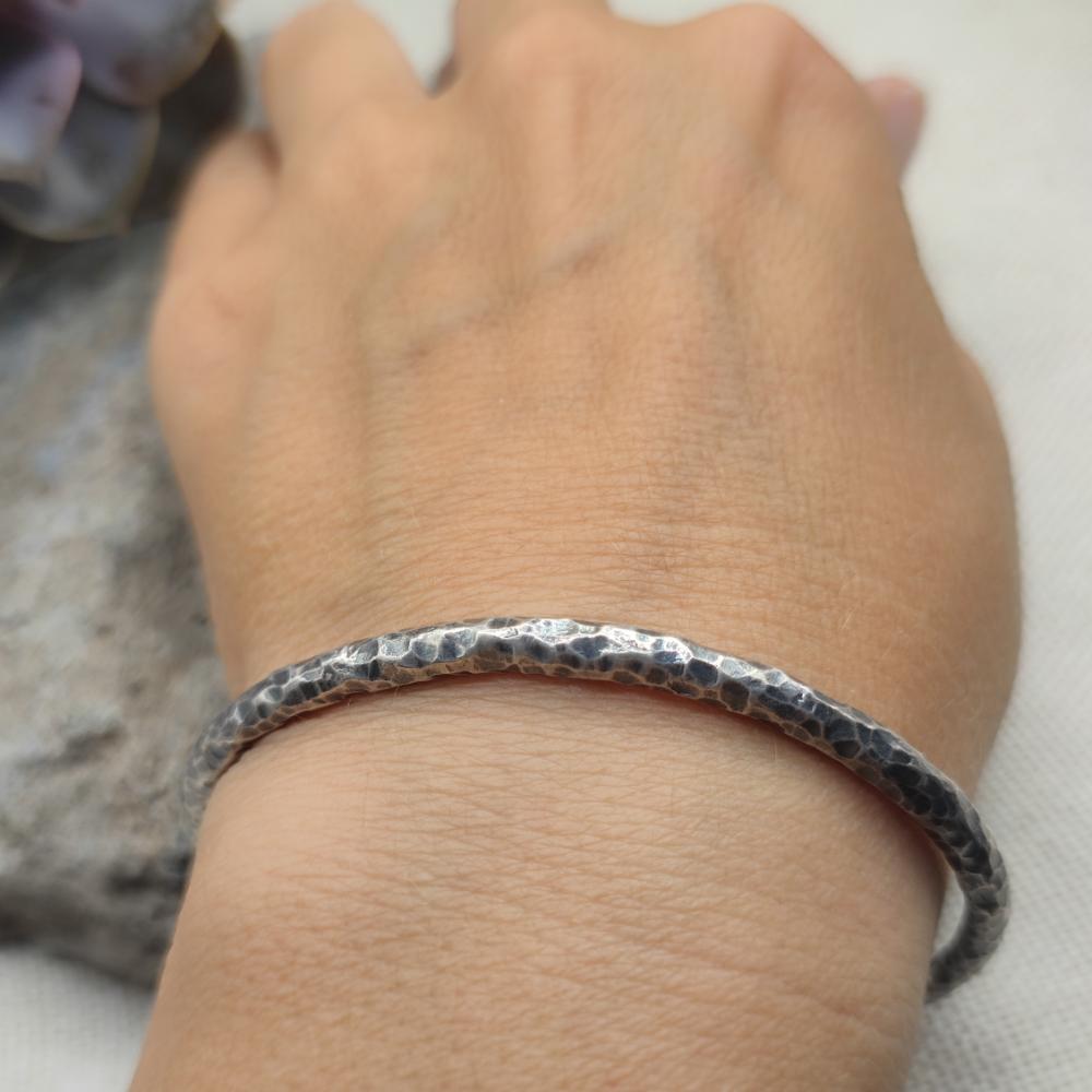 Bracciale etnico rigido aperto in argento 925 - ORVANI