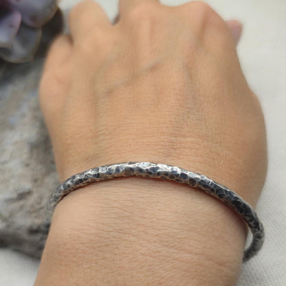 Bracciale etnico rigido aperto in argento 925 - ORVANI