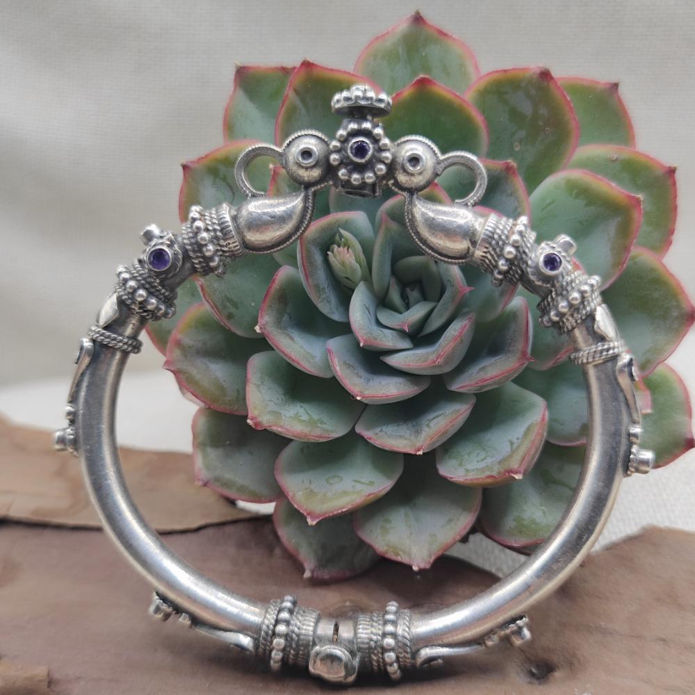 Bracciale etnico apribile con ametista in argento 925 - MEERA