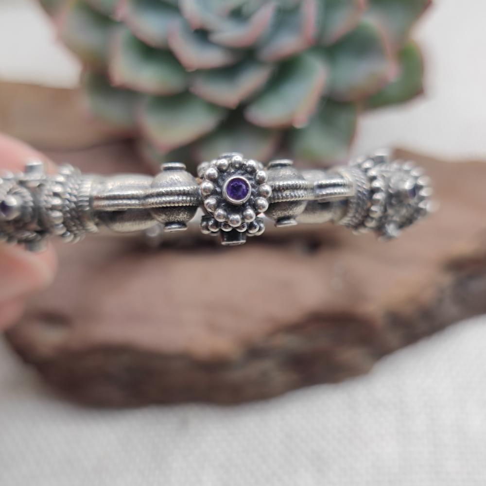 Bracciale etnico apribile con ametista in argento 925 - MEERA