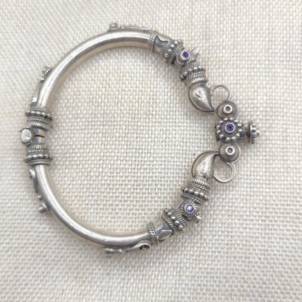 Bracciale etnico apribile con ametista in argento 925 - MEERA