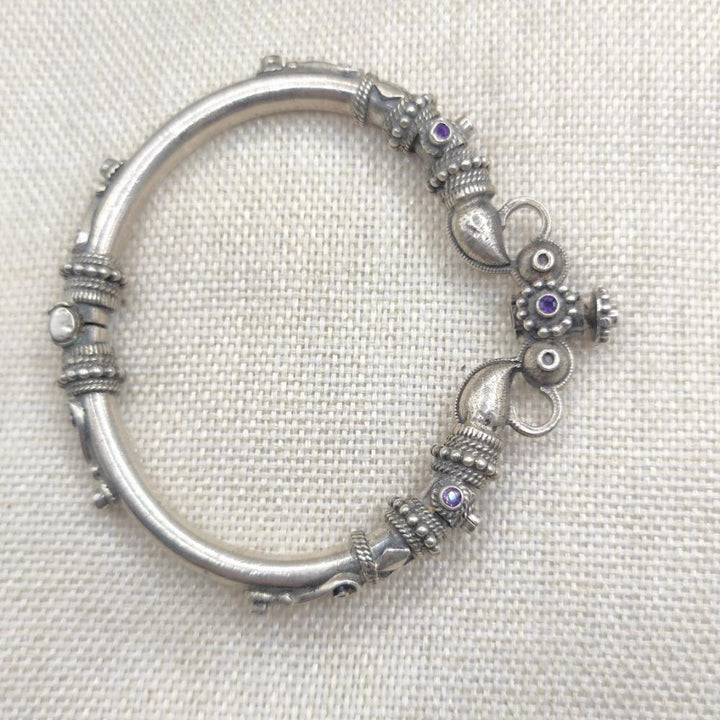 Bracciale etnico apribile con ametista in argento 925 - MEERA