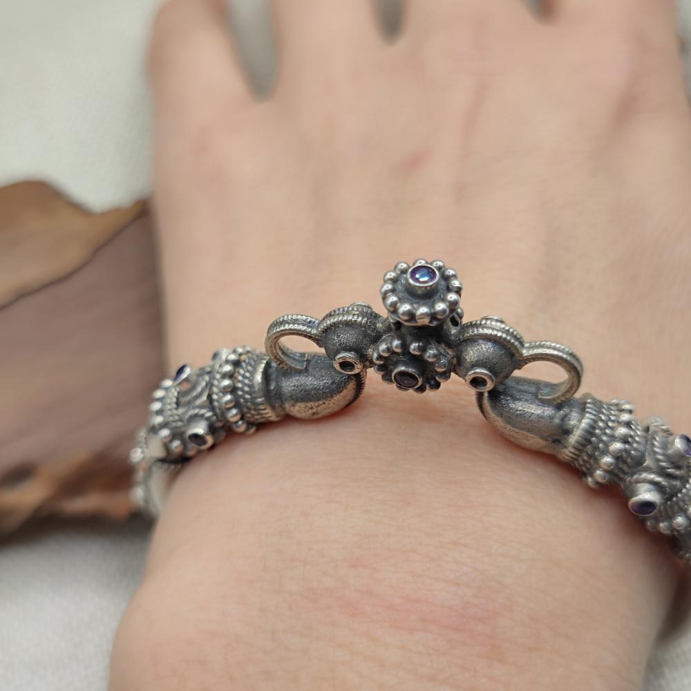 Bracciale etnico apribile con ametista in argento 925 - MEERA