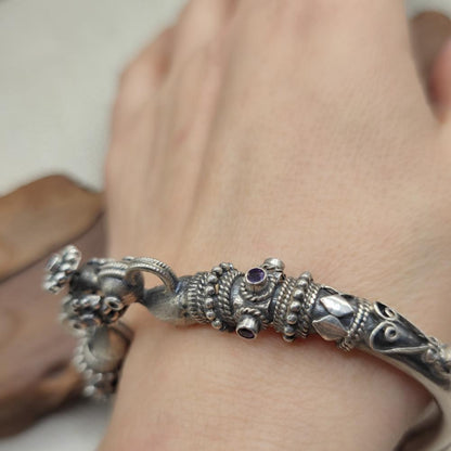 Bracciale etnico apribile con ametista in argento 925 - MEERA