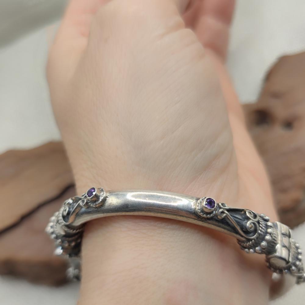 Bracciale etnico apribile con ametista in argento 925 - MEERA