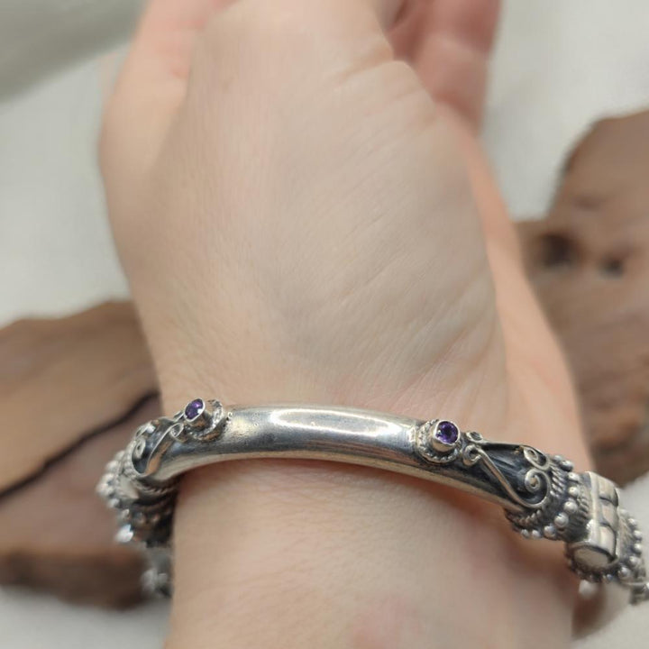 Bracciale etnico apribile con ametista in argento 925 - MEERA