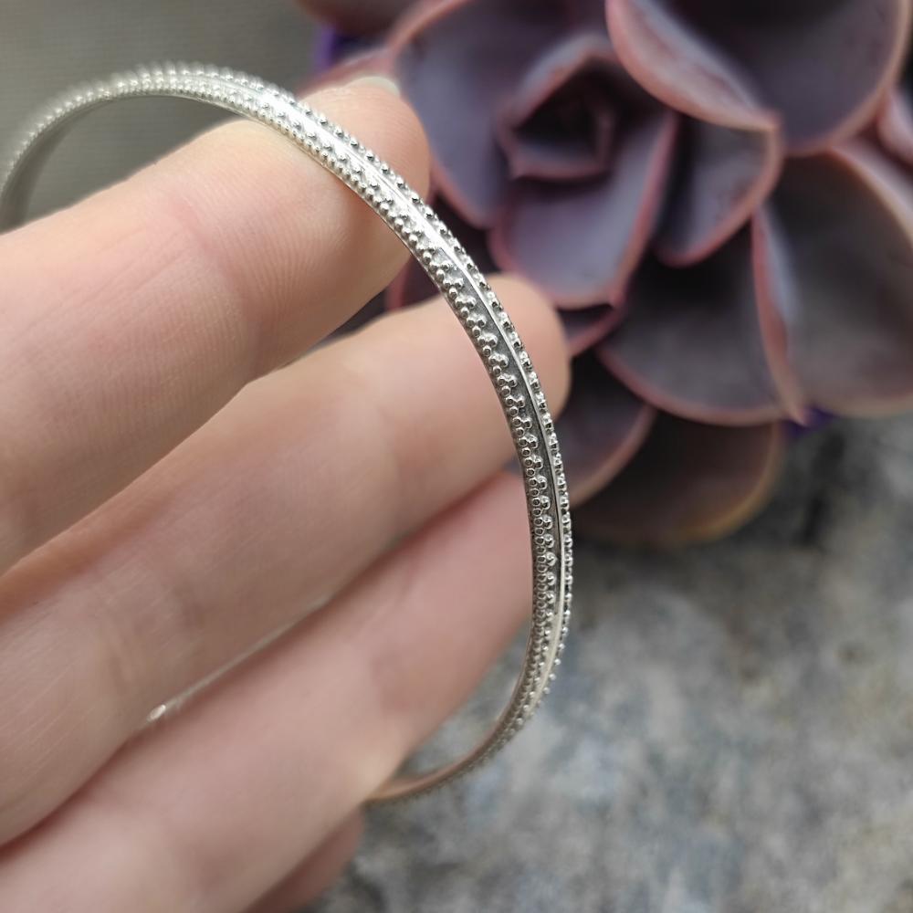 Bracciale etnico rigido in argento 925 - DEVYANI