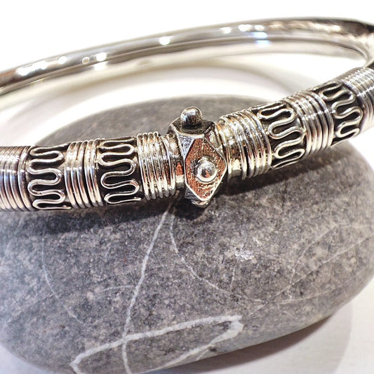 Bracciale NADAMI in Argento Sterling - Bangle in Argento 925 con Design Intricato macro