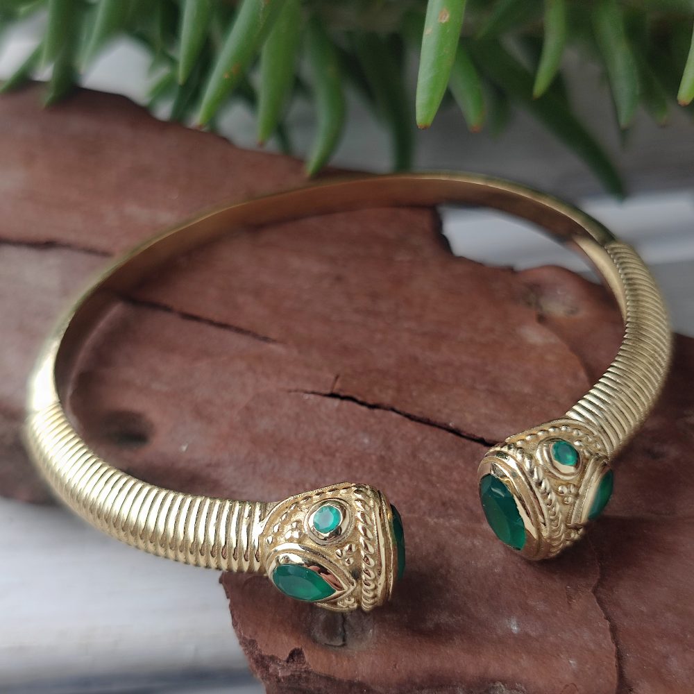 Bracciale rigido in ottone con pietre semipreziose - MOGHUL
