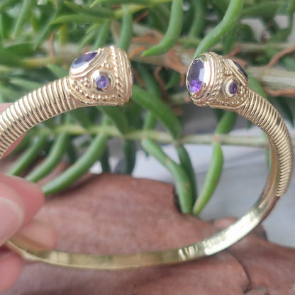 Bracciale rigido in ottone con pietre semipreziose - MOGHUL