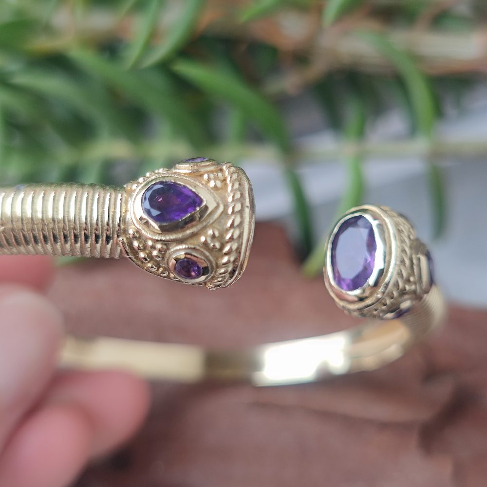 Bracciale rigido in ottone con pietre semipreziose - MOGHUL