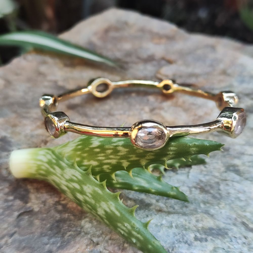 Quarzo rosa - Bracciale rigido in ottone con pietre semipreziose - NAVRATAN