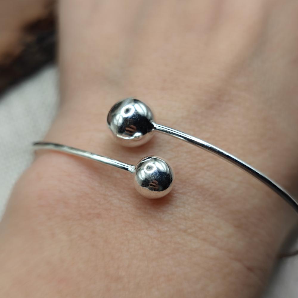 Bracciale rigido aperto con sfere in argento 925 - JOHARI