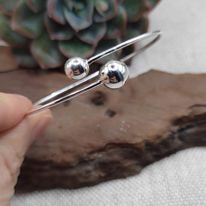 Bracciale rigido aperto con sfere in argento 925 - JOHARI