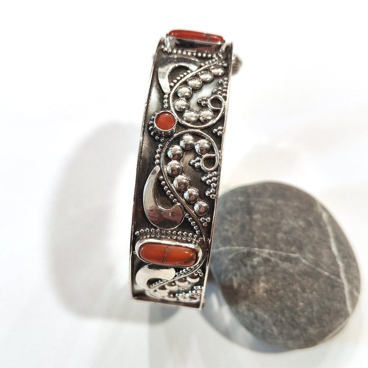 Bracciale NAMAH in Argento 925 con Corallo e Chiusura a Vite