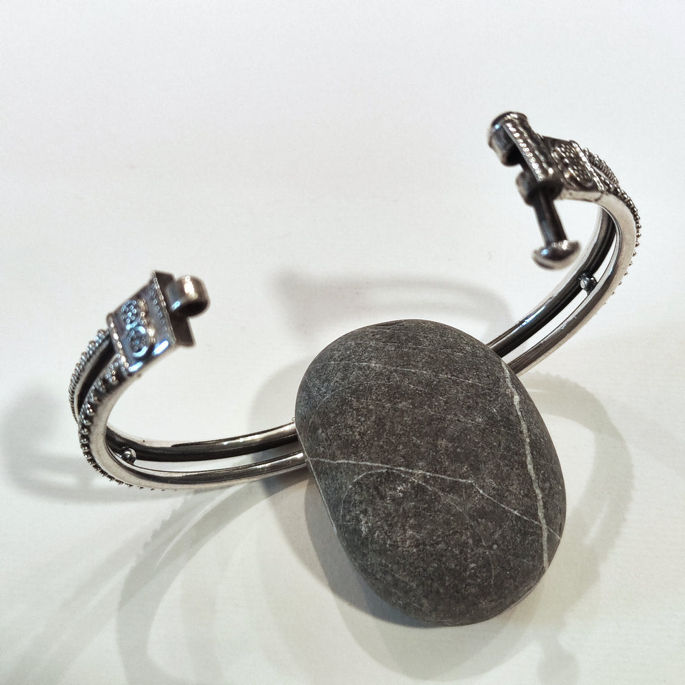 Bracciale Rigido AKINA in Argento 925 – Artigianato Indiano Handmade apertura