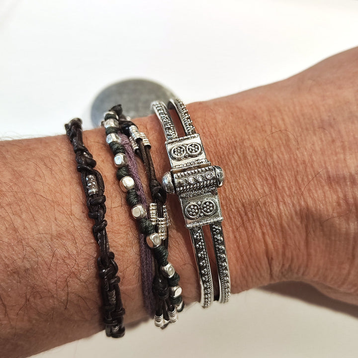 Bracciale Rigido AKINA in Argento 925 – Artigianato Indiano Handmade indossato