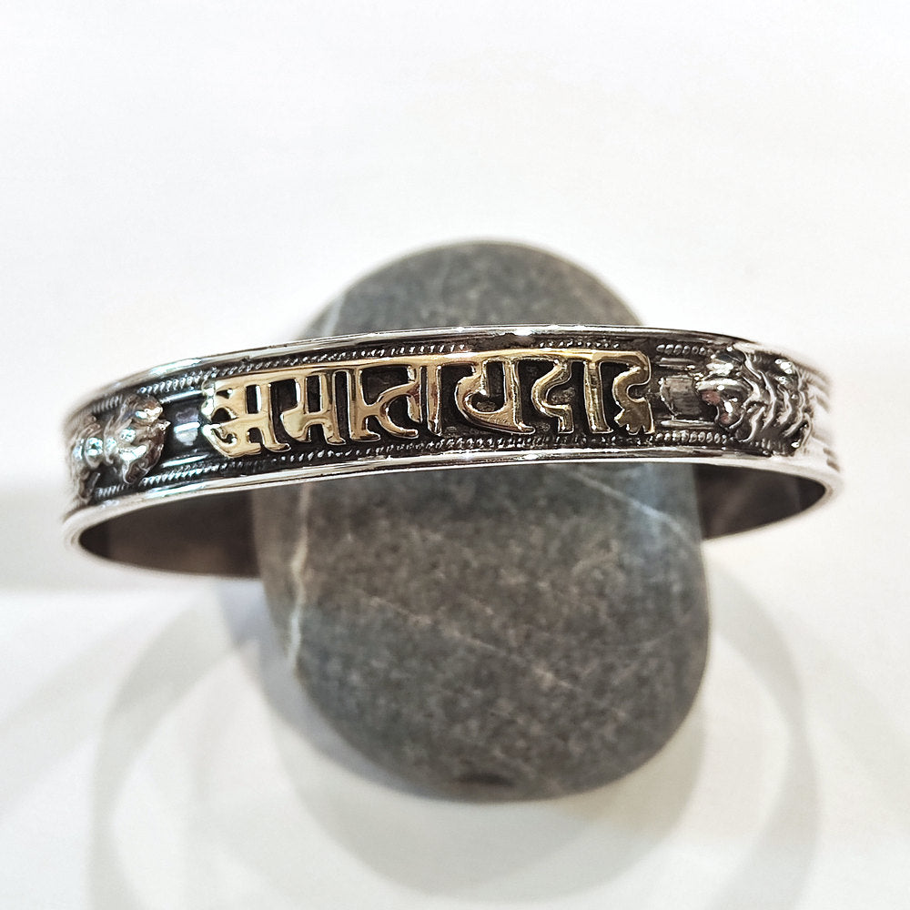 Bracciale OM MANI PADME HUM in argento 925 - DORJE dettagli mantra ottone