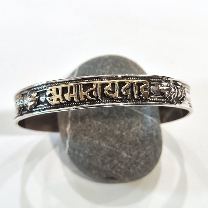 Bracciale OM MANI PADME HUM in argento 925 - DORJE dettagli mantra ottone