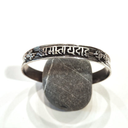 Bracciale OM MANI PADME HUM in argento 925 - DORJE dettagli mantra