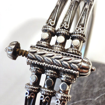 Bracciale NERANA in argento 925 – Etnico artigianale unisex dettaglio chiusura