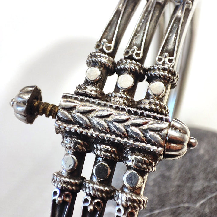 Bracciale NERANA in argento 925 – Etnico artigianale unisex dettaglio chiusura